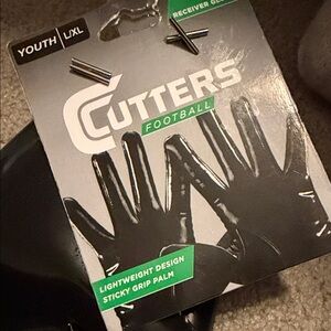 Cutters Youth FootballEpic Reciver Gloves L/XL NWT